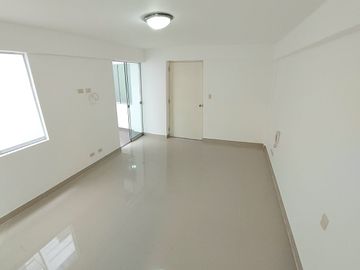 Departamento en 1er piso elevado San Borja