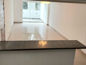Departamento en 1er piso elevado San Borja