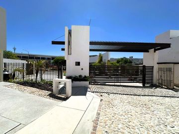 Casa en Corregidora, Qro.,. 2 Plantas con opción a Roof Garden