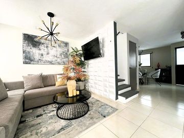 Casa en Corregidora, Qro.,. 2 Plantas con opción a Roof Garden