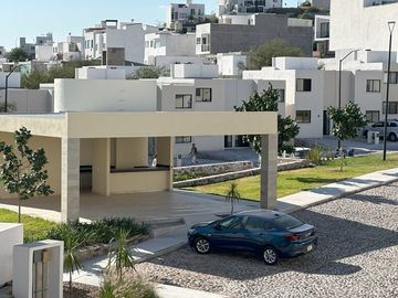 Casa en Corregidora, Qro.,. 2 Plantas con opción a Roof Garden