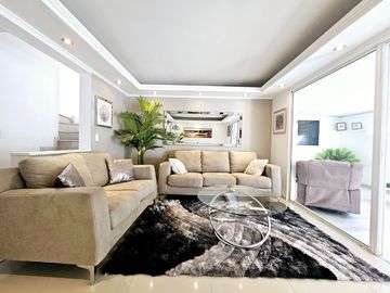 ESPECTACULAR Y HERMOSA¡¡ CASA COMPLETAMENTE REMODELADA, 4 DORMITORIOS