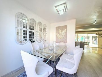 ESPECTACULAR Y HERMOSA¡¡ CASA COMPLETAMENTE REMODELADA, 4 DORMITORIOS