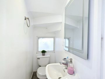 ESPECTACULAR Y HERMOSA¡¡ CASA COMPLETAMENTE REMODELADA, 4 DORMITORIOS