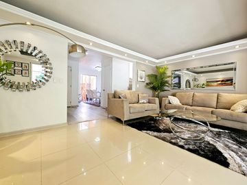 ESPECTACULAR Y HERMOSA¡¡ CASA COMPLETAMENTE REMODELADA, 4 DORMITORIOS