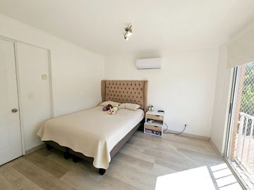 ESPECTACULAR Y HERMOSA¡¡ CASA COMPLETAMENTE REMODELADA, 4 DORMITORIOS