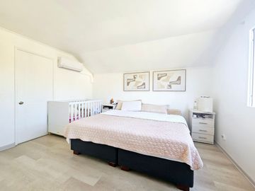 ESPECTACULAR Y HERMOSA¡¡ CASA COMPLETAMENTE REMODELADA, 4 DORMITORIOS