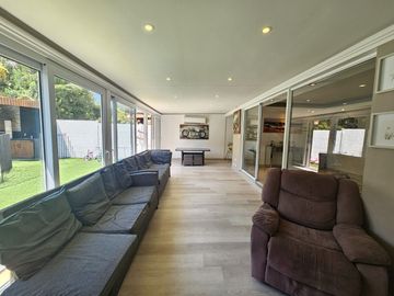 ESPECTACULAR Y HERMOSA¡¡ CASA COMPLETAMENTE REMODELADA, 4 DORMITORIOS
