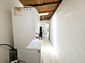 ESPECTACULAR Y HERMOSA¡¡ CASA COMPLETAMENTE REMODELADA, 4 DORMITORIOS