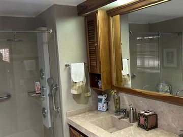 SE VENDE APARTAMENTO AMPLISIMO EN EL SECTOR DEL CABLE CON ASCENSOR