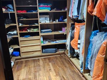 SE VENDE APARTAMENTO AMPLISIMO EN EL SECTOR DEL CABLE CON ASCENSOR