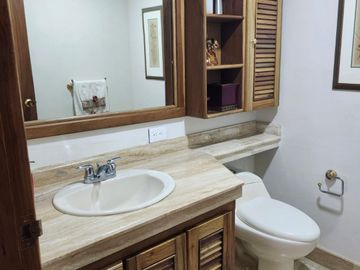 SE VENDE APARTAMENTO AMPLISIMO EN EL SECTOR DEL CABLE CON ASCENSOR