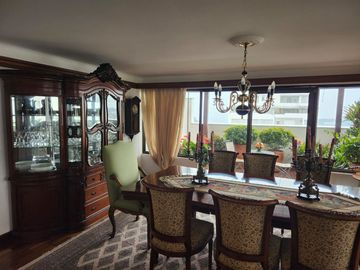 SE VENDE APARTAMENTO AMPLISIMO EN EL SECTOR DEL CABLE CON ASCENSOR