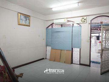 หมู่บ้านสินพัฒนาธานี ถนนเทศบาลสงเคราะห์ (ใกล้บองมาร์เช่มาร์เก็ตพาร์ค)