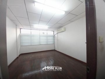 หมู่บ้านสินพัฒนาธานี ถนนเทศบาลสงเคราะห์ (ใกล้บองมาร์เช่มาร์เก็ตพาร์ค)