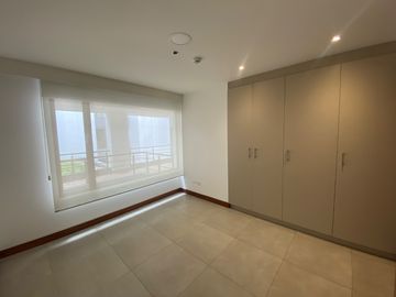 SE VENDE EXCELENTE DEPTO EN CUMBAYA (Sector Colegio Menor, Parque de Cumbayá)