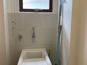 SE VENDE EXCELENTE DEPTO EN CUMBAYA (Sector Colegio Menor, Parque de Cumbayá)