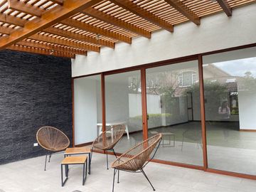 SE VENDE EXCELENTE DEPTO EN CUMBAYA (Sector Colegio Menor, Parque de Cumbayá)