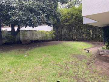 SE VENDE EXCELENTE DEPTO EN CUMBAYA (Sector Colegio Menor, Parque de Cumbayá)