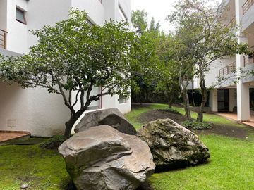 SE VENDE EXCELENTE DEPTO EN CUMBAYA (Sector Colegio Menor, Parque de Cumbayá)
