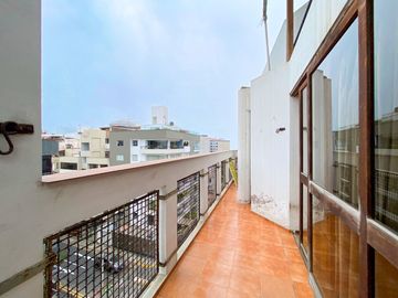 VENTA DE UN MAGNIFICO DUPLEX DE 351m2 A UNA CUADRA DEL MALECON DE LA RESERVA EN MIRAFLORES