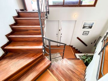 VENTA DE UN MAGNIFICO DUPLEX DE 351m2 A UNA CUADRA DEL MALECON DE LA RESERVA EN MIRAFLORES