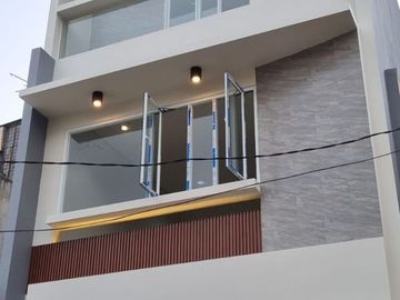 Dijual Rumah Modern Minimalis Brand New di Kebon Jeruk, Jakarta Barat