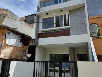 Dijual Rumah Modern Minimalis Brand New di Kebon Jeruk, Jakarta Barat