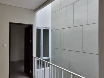 Dijual Rumah Modern Minimalis Brand New di Kebon Jeruk, Jakarta Barat