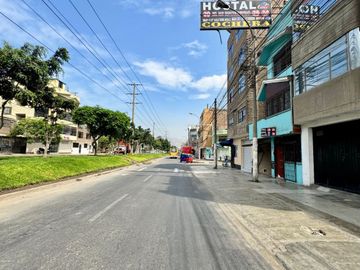 VENTA DE CASA DE 4 PISOS EN ZONA ALTAMENTE COMERCIAL – SAN JUAN DE LURIGANCHO