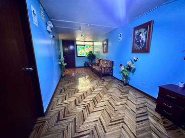 VENTA DE CASA DE 4 PISOS EN ZONA ALTAMENTE COMERCIAL – SAN JUAN DE LURIGANCHO