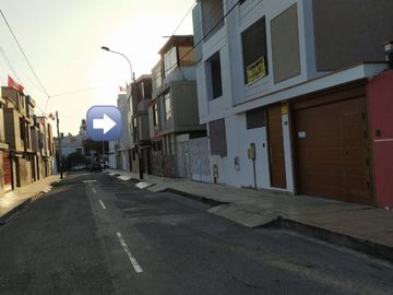 VENTA DE AMPLIA CASA EN LA MEJOR ZONA DE PUEBLO LIBRE