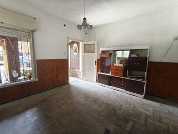 Ituzaingo - Venta - Casa en Block 3 Amb Al Frente - 3 y 2 Ambientes Al Fondo