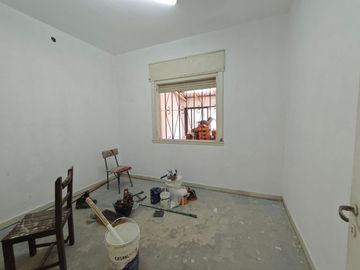 Ituzaingo - Venta - Casa en Block 3 Amb Al Frente - 3 y 2 Ambientes Al Fondo