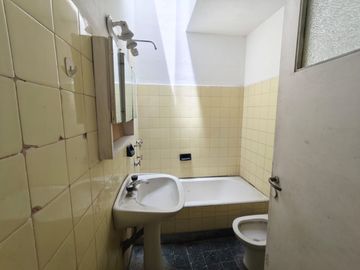 Ituzaingo - Venta - Casa en Block 3 Amb Al Frente - 3 y 2 Ambientes Al Fondo