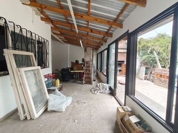 Ituzaingo - Venta - Casa en Block 3 Amb Al Frente - 3 y 2 Ambientes Al Fondo