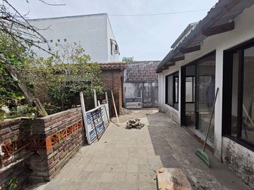 Ituzaingo - Venta - Casa en Block 3 Amb Al Frente - 3 y 2 Ambientes Al Fondo