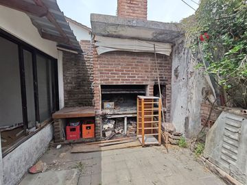 Ituzaingo - Venta - Casa en Block 3 Amb Al Frente - 3 y 2 Ambientes Al Fondo