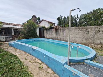Ituzaingo - Venta - Casa en Block 3 Amb Al Frente - 3 y 2 Ambientes Al Fondo