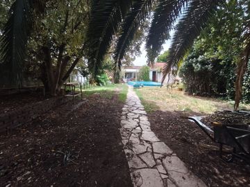 Ituzaingo - Venta - Casa en Block 3 Amb Al Frente - 3 y 2 Ambientes Al Fondo