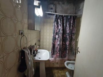 Ituzaingo - Venta - Casa en Block 3 Amb Al Frente - 3 y 2 Ambientes Al Fondo