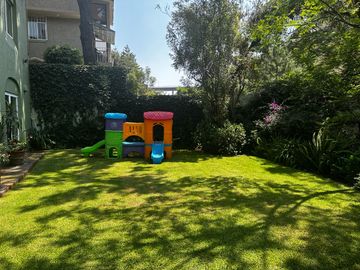 Bellísima Casa en Calle Privada con Vista Al Bosque en Lomas Anáhuac.
