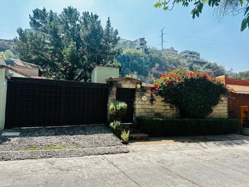 Bellísima Casa en Calle Privada con Vista Al Bosque en Lomas Anáhuac.