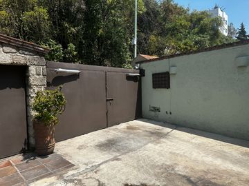 Bellísima Casa en Calle Privada con Vista Al Bosque en Lomas Anáhuac.