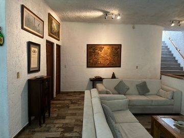 Bellísima Casa en Calle Privada con Vista Al Bosque en Lomas Anáhuac.