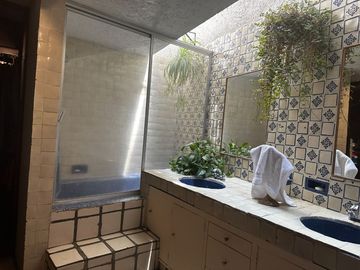 Bellísima Casa en Calle Privada con Vista Al Bosque en Lomas Anáhuac.