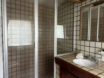 Bellísima Casa en Calle Privada con Vista Al Bosque en Lomas Anáhuac.