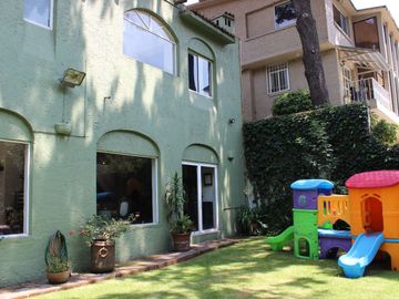 Bellísima Casa en Calle Privada con Vista Al Bosque en Lomas Anáhuac.