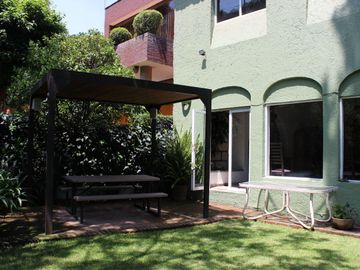 Bellísima Casa en Calle Privada con Vista Al Bosque en Lomas Anáhuac.
