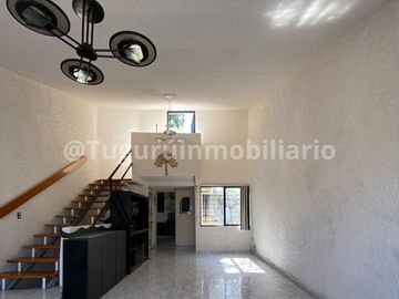 Casa en venta Tlalnepantla, cerca de Valle Dorado con terraza y 3 estacionamientos